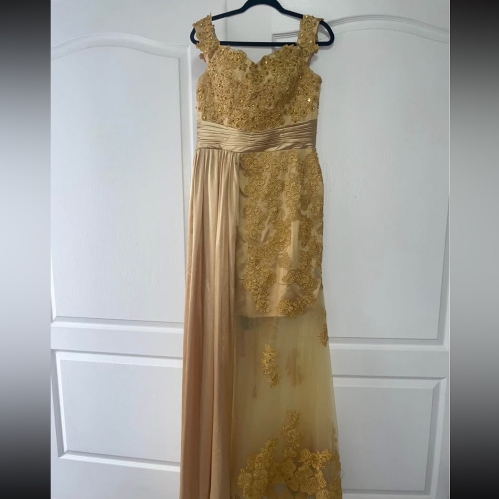 Elegant Gold Lace Evening Gown